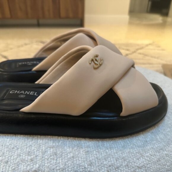 Chanel Interlocking CC Logo Slide - Picture 5 of 15